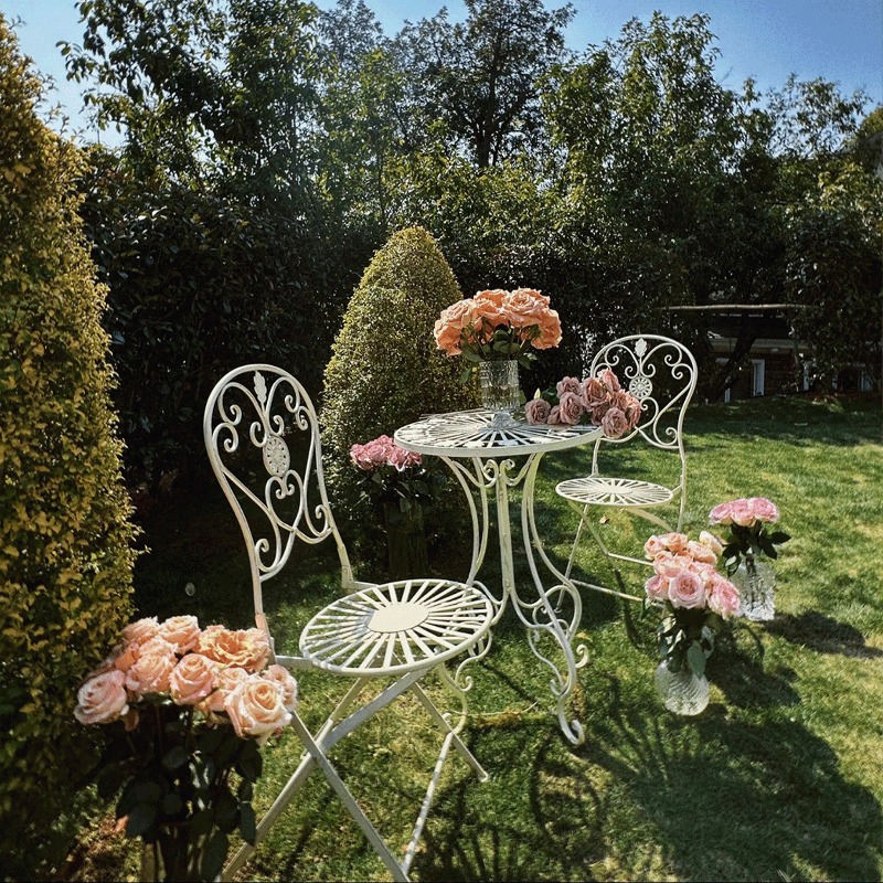 Französische Vintage-Eisen-Tis – Outdoor Furniture For Cafe Bewertung und Preis